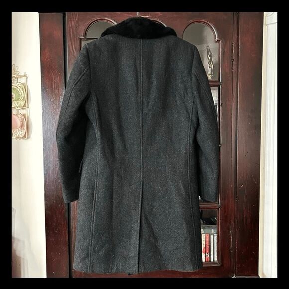 Men's Charcoal Double-Breasted Coat with Black Fur Collar - Picture 6 of 9